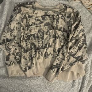 Cropped Taylor Swift sweatshirt